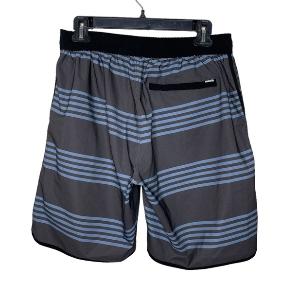 Vuori Men’s Banks Athletic Shorts 8.5” Unlined Stripe Gray - Picture 7 of 13